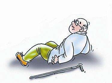 56歲老人散步時(shí)意外摔倒引發(fā)骨折，25保額遭拒賠，憑什么？